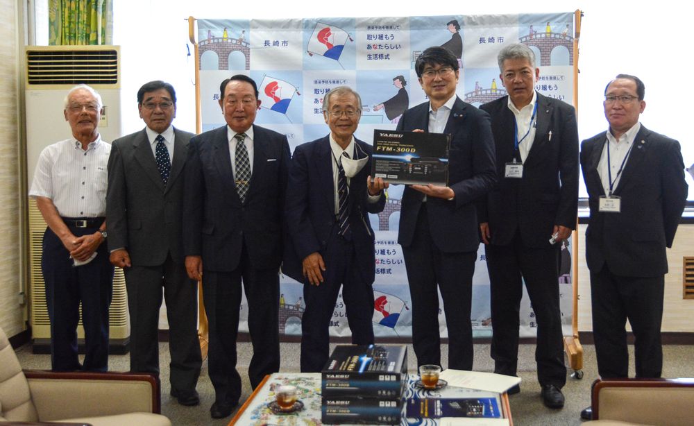 アマチュア無線機贈呈